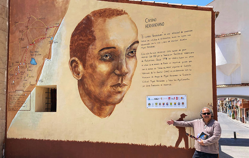 Imagen: mural contiguo al museo dedicado al poeta Miguel Hernández, Orihuela, España. Foto de la colección personal del autor.