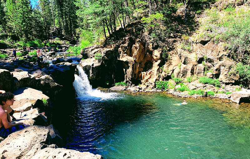 Imagen Paraje acuático y natural en el Bosque Nacional Shasta-Trinity, norte de California. Del archivo personal del autor.