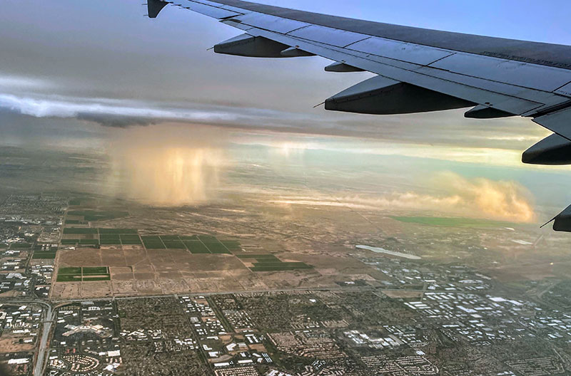 Imagen: Caída de lluvia sobre Phoenix, Arizona. Foto de la colección personal del autor.